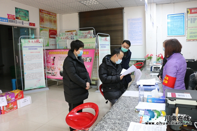 瀘州市基層防控工作組到瀘縣潮河鎮(zhèn)督導(dǎo)疫情防控工作(圖6)