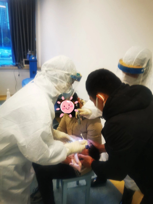 西南醫(yī)大附院疫線“采樣人”：與病毒“面對面”(圖6)