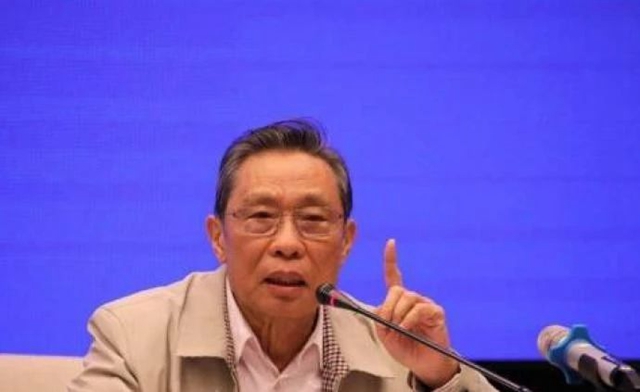 發(fā)布會(huì)上，鐘南山為什么不戴口罩