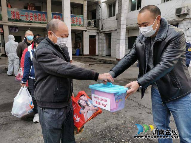 江陽：返崗專車發(fā)車 運(yùn)送農(nóng)民工至廣東中山(圖4)