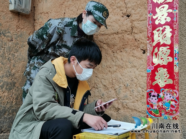 瀘縣喻寺鎮(zhèn)00后志愿者王福林：疫情防控磕掉門牙不后悔(圖7)
