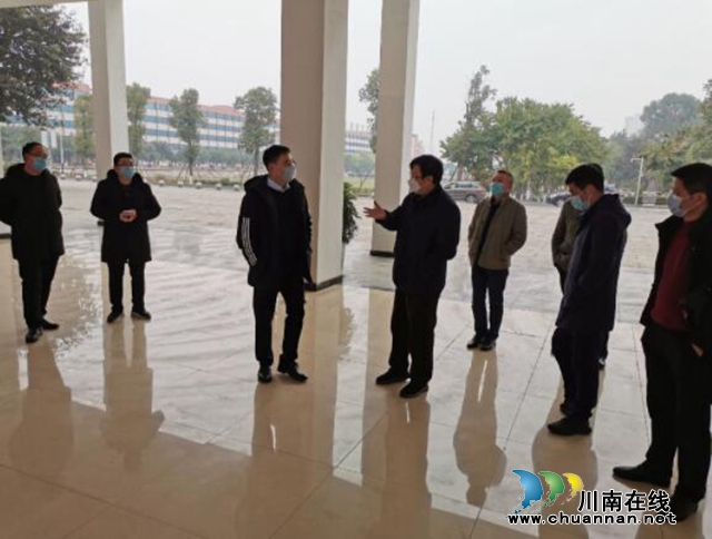 瀘州市委教育工委書記、市教體局黨組書記、局長(zhǎng)黃輝來(lái)四川三河職業(yè)學(xué)院檢查指導(dǎo)疫情防控工作(圖2)