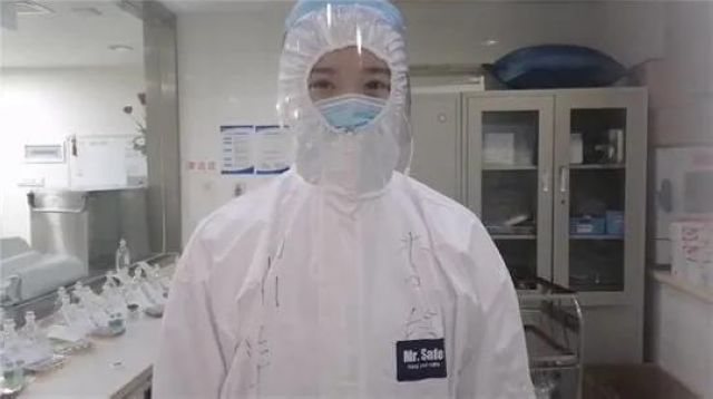 【西南醫(yī)大中醫(yī)院馳援武漢?一線】花開了，我要把好消息告訴8床的婆婆(圖1)
