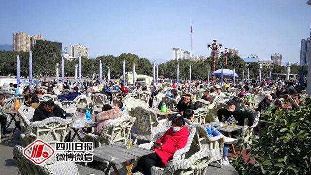 人山人海？市民摘口罩喝壩壩茶！廣元發(fā)布緊急公告(圖1)