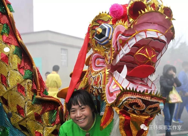 二月二，龍?zhí)ь^！||王偉鄉(xiāng)愁攝影作品《龍在民間》賞析(圖12)