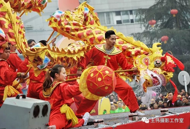 二月二，龍?zhí)ь^！||王偉鄉(xiāng)愁攝影作品《龍在民間》賞析(圖36)
