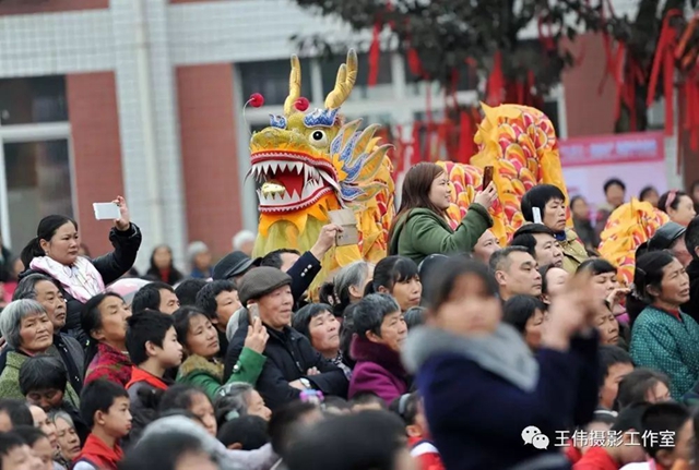 二月二，龍?zhí)ь^！||王偉鄉(xiāng)愁攝影作品《龍在民間》賞析(圖37)
