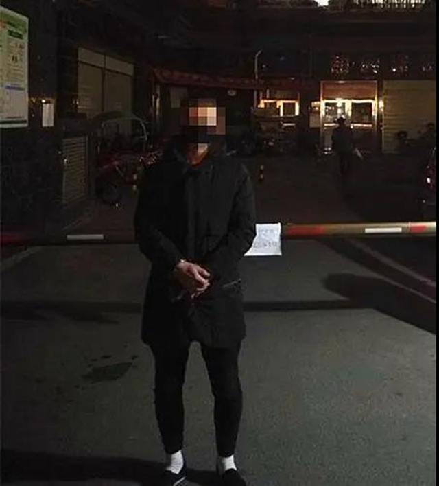內(nèi)江一男子闖小區(qū)打門衛(wèi)，拘他！