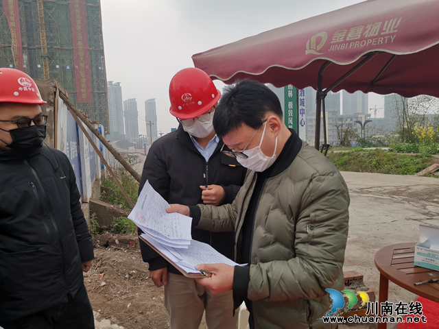 江陽區(qū)住建局：“剛”毅執(zhí)著守土盡責(zé)，鐵漢柔情負(fù)重前行(圖2)