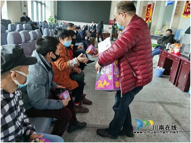 瀘州中實集團新時代運業(yè)：“定制車”助農民工返崗(圖3)