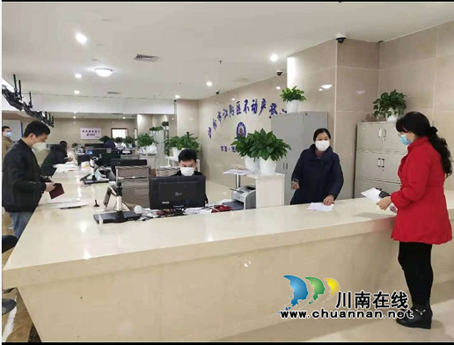 江陽區(qū)不動(dòng)產(chǎn)登記站： 服務(wù)防疫兩手“抓” 疫情期間“不打烊”(圖1)