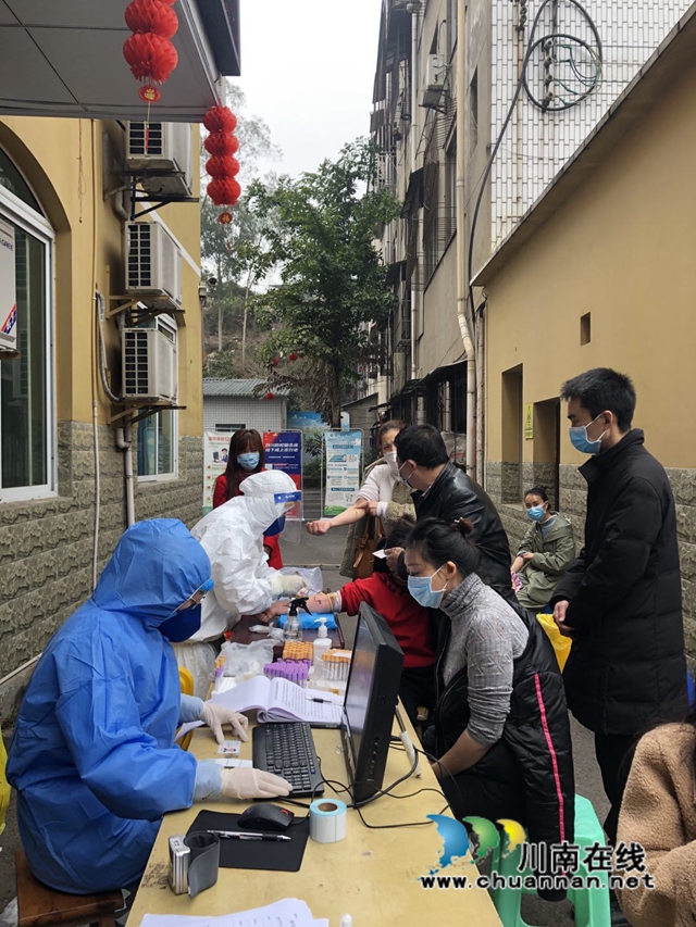 瀘縣海潮鎮(zhèn)衛(wèi)生院標本采集人奮戰(zhàn)疫情一線