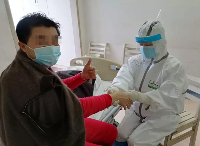 【西南醫(yī)大中醫(yī)院馳援武漢】隔離病房里，他們集體練起了“手部操”(圖4)
