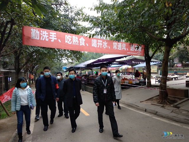 瀘州高新區(qū)黨工委委員、組織部部長(zhǎng)劉峰帶隊(duì)到泰安街道檢查指導(dǎo)新冠病毒肺炎疫情防控工作(圖2)
