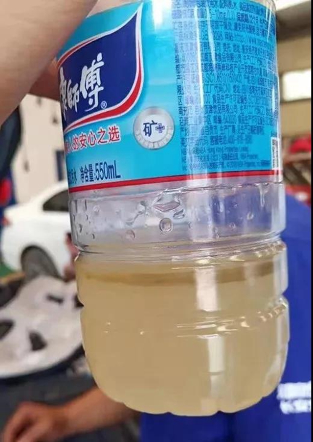 時隔半年，自貢這家加油站再出“渣草”？(圖1)