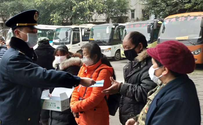 瀘縣優(yōu)化運輸組織確保農民工安全有序返崗(圖4)