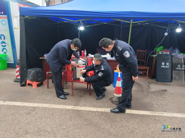 瀘州江陽：護航抗疫一線 警務保障跑在時間前面(圖7)