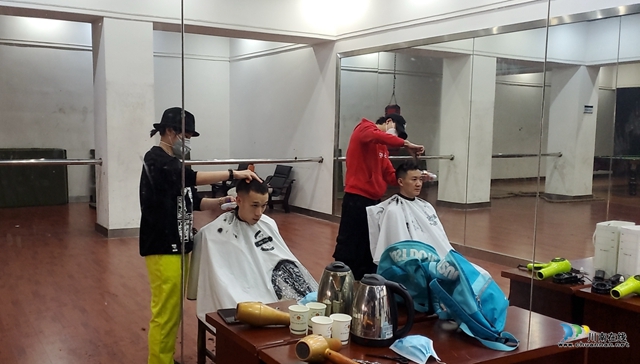 瀘州江陽：護航抗疫一線 警務保障跑在時間前面(圖8)
