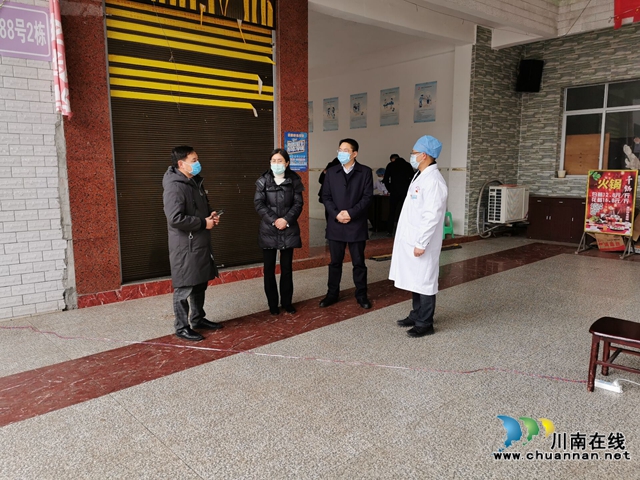 楊開春到瀘縣潮河鎮(zhèn)督導疫情防控及重點項目復工復產工作(圖2)