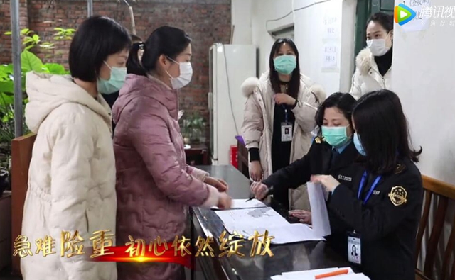 謳歌抗疫“半邊天”  瀘州市市場(chǎng)監(jiān)管版《逆風(fēng)飛揚(yáng)》歌曲在網(wǎng)絡(luò)唱響（視頻）(圖5)