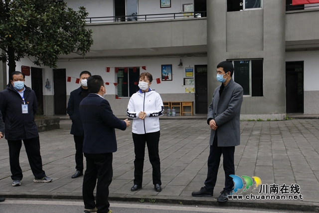 瀘州市副市長馬宗慧到合江中學(xué)調(diào)研開學(xué)準(zhǔn)備工作(圖4)