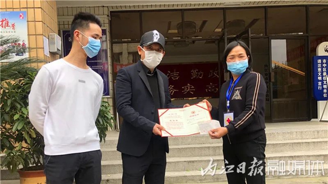 飄洋過海！2萬只愛心口罩從巴西運抵內(nèi)江(圖3)