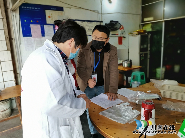 瀘縣潮河鎮(zhèn)組織開展餐飲單位復業(yè)檢查(圖2)