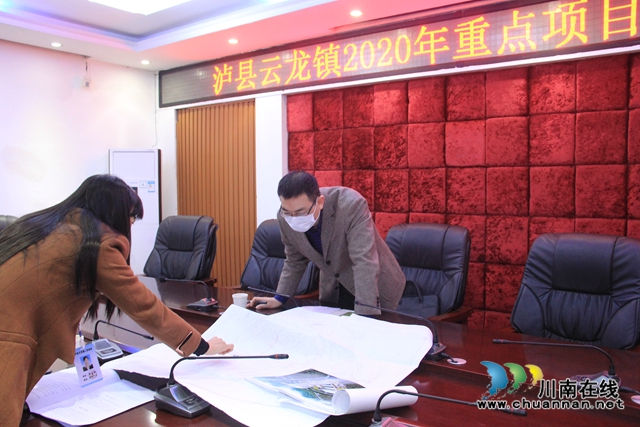 瀘縣政協(xié)副主席朱兵到云龍鎮(zhèn)督導商貿城項目推進情況(圖2)