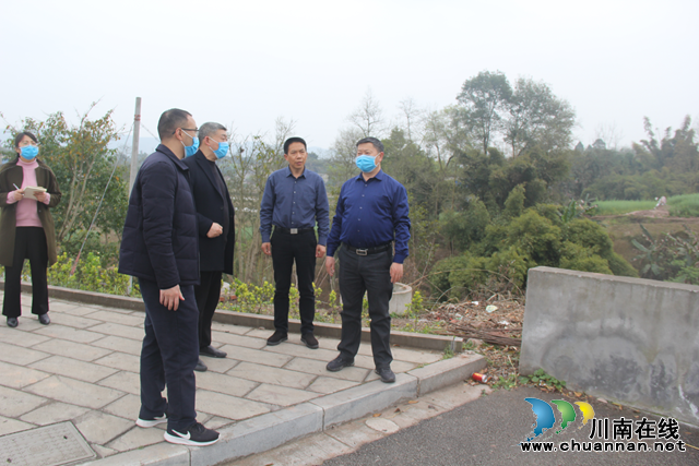瀘縣委常委、縣總工會(huì)主席楊雙全率隊(duì)督查小鹿溪河河長(zhǎng)制工作