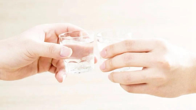 【圍觀】吞口！瀘州90后辣媽豪飲一斤白酒后遭了……