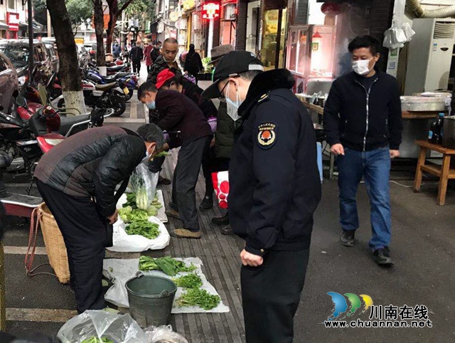江陽區(qū)北城街道城管執(zhí)法中隊管控餐飲秩序，筑牢疫情防控屏障