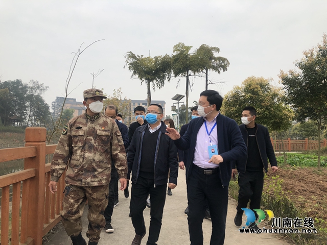 瀘縣縣委常委、人武部政委金林松到百和鎮(zhèn)、立石鎮(zhèn)督導(dǎo)河長制工作(圖2)