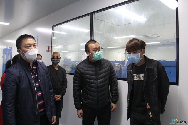 瀘縣：扶貧干部帶貧困戶進(jìn)城“趕考” 助力貧困戶就業(yè)增收