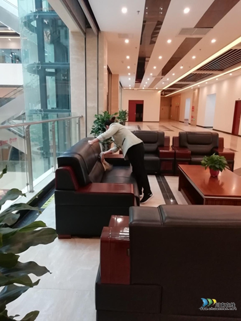 全動員齊上陣 防疫情保健康 瀘州長開區(qū)深入開展“周末衛(wèi)生大掃除”活動(圖13)