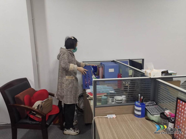 全動員齊上陣 防疫情保健康 瀘州長開區(qū)深入開展“周末衛(wèi)生大掃除”活動(圖12)