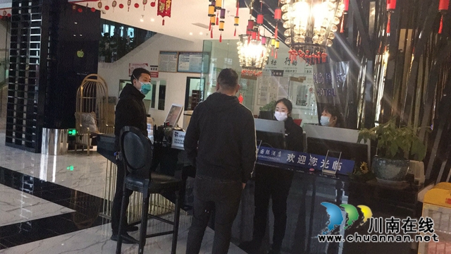 龍馬潭區(qū)紅星街道龍南社區(qū)居委會主任許軍：把初心和使命牢牢寫在戰(zhàn)“疫”一線(圖2)