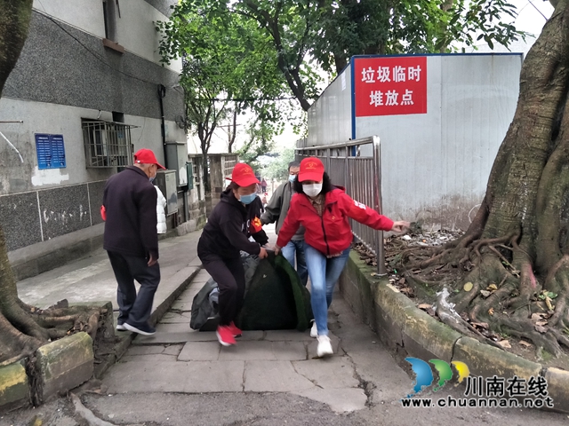 龍馬潭區(qū)紅星街道開展愛國(guó)衛(wèi)生運(yùn)動(dòng)“周末衛(wèi)生大掃除”行動(dòng)(圖1)