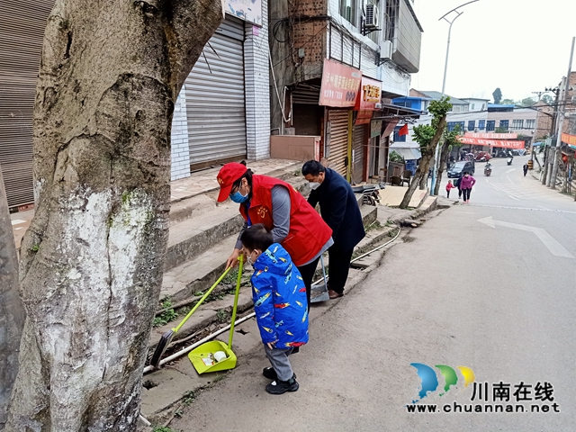 愛國衛(wèi)生大掃除 瀘縣潮河青年在行動(圖6)