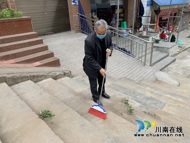 瀘縣潮河鎮(zhèn)愛(ài)國(guó)衛(wèi)生運(yùn)動(dòng)中的熱心背影(圖3)