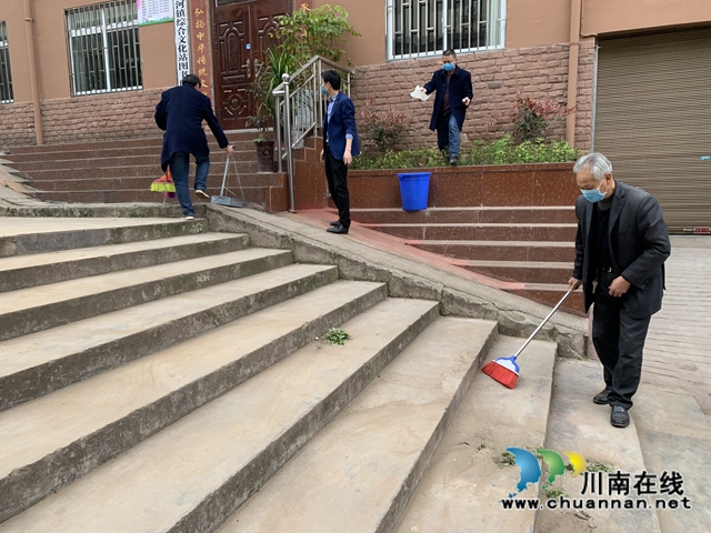 瀘縣潮河鎮(zhèn)愛(ài)國(guó)衛(wèi)生運(yùn)動(dòng)中的熱心背影(圖2)