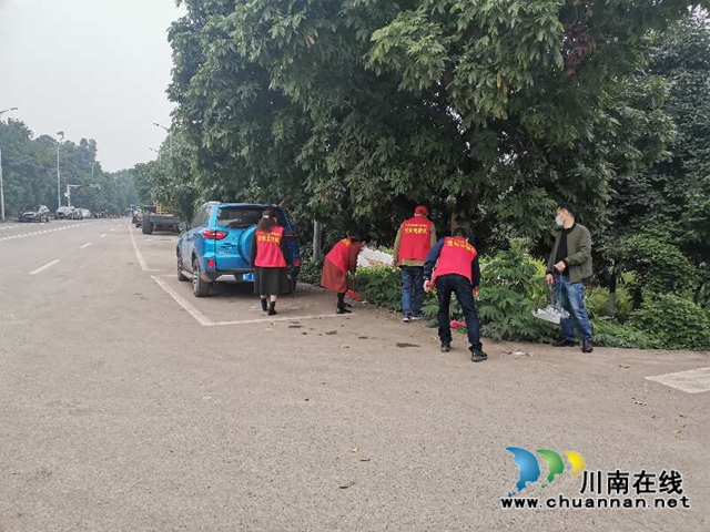 江陽區(qū)茜草街道桂圓林社區(qū)進(jìn)行周末大掃除活動