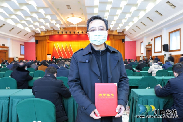 瀘州保安公司董事長白強被授予“第四屆瀘州市政府質(zhì)量獎（個人）”(圖2)