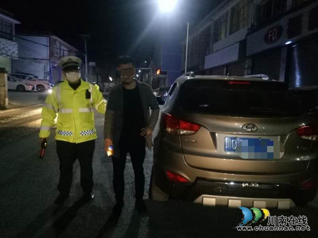 宜賓筠連交警大隊開展夜查酒、醉駕集中統(tǒng)一行動(圖1)