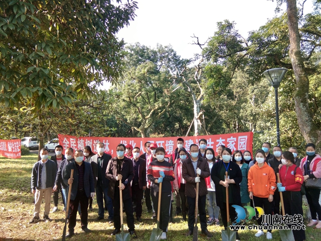 江陽區(qū)茜草街道開展義務(wù)植樹活動，為江陽生態(tài)文明建設(shè)再添一份新綠(圖1)