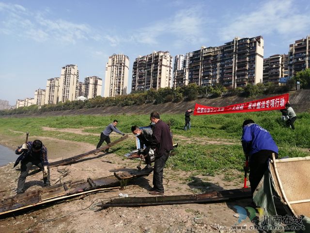 龍馬潭區(qū)紅星街道開展沱江水域“三無船舶”集中整治專項行動