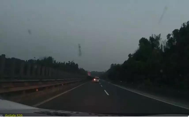 危險！男子凌晨樂宜高速逆行！竟稱自己沒違法(圖2)