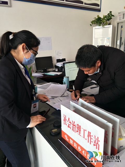 宜賓南溪區(qū)：上門為94歲老人辦理公證 助力返鄉(xiāng)農(nóng)民工及時復工(圖2)