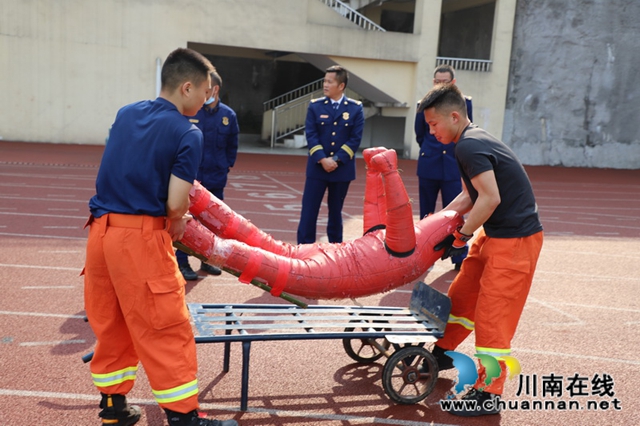 瀘州消防持續(xù)開(kāi)展體能月考 提升隊(duì)伍攻堅(jiān)打贏能力(圖5)