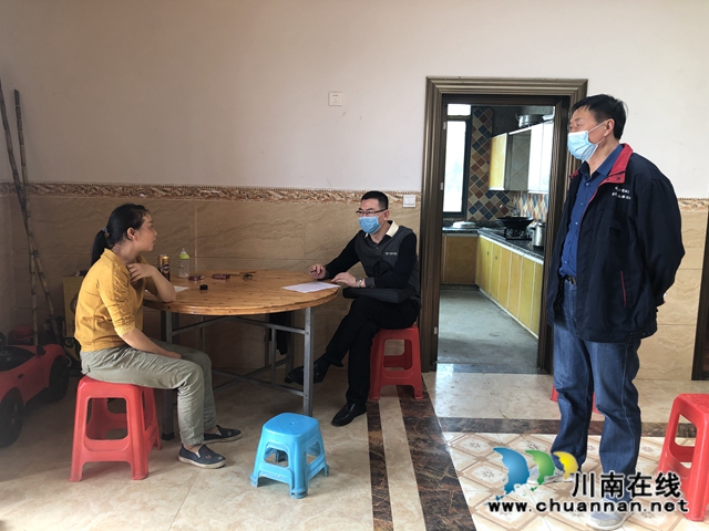 瀘縣政協(xié)副主席朱兵督導(dǎo)脫貧攻堅工作(圖1)