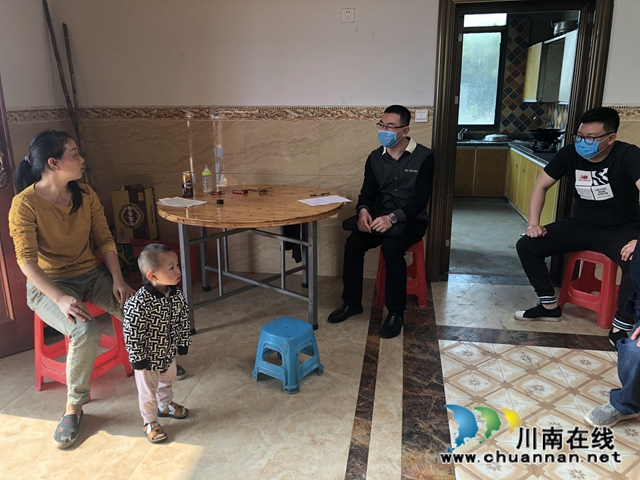 瀘縣政協(xié)副主席朱兵督導(dǎo)脫貧攻堅工作(圖2)